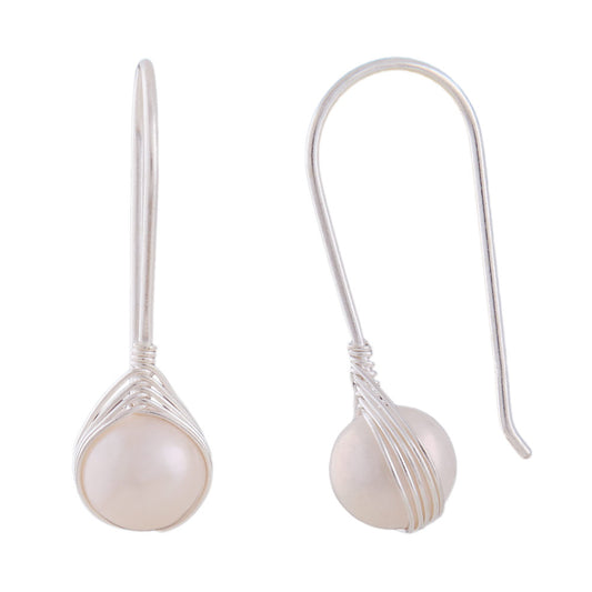 Saara roikkuvat hopeiset helmikorvakorut – Aito makeanveden helmi